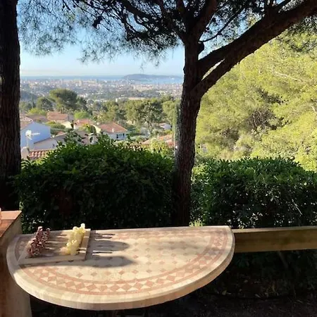 Сasa de vacaciones Au Calme Des Pins Avec Vue