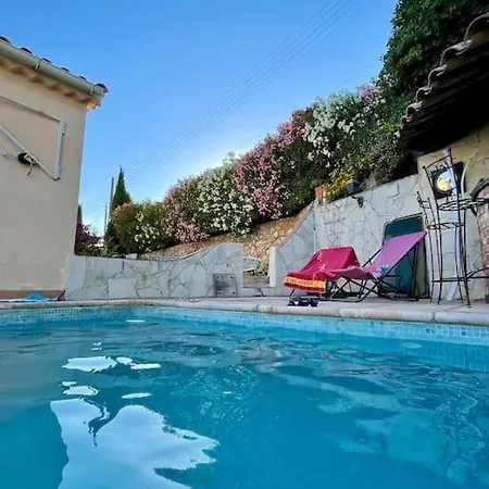 Дом отдыха Au Calme Des Pins Avec Vue *