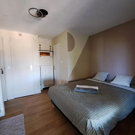 Au Calme Des Pins Avec Vue *