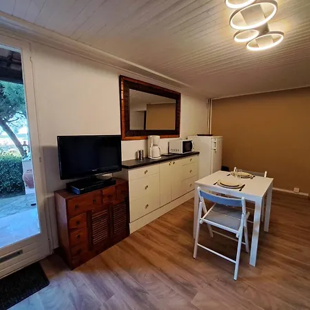 Дом отдыха Au Calme Des Pins Avec Vue *