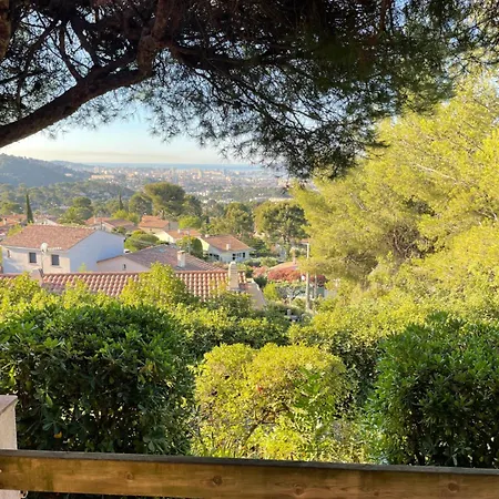 Au Calme Des Pins Avec Vue Тулон