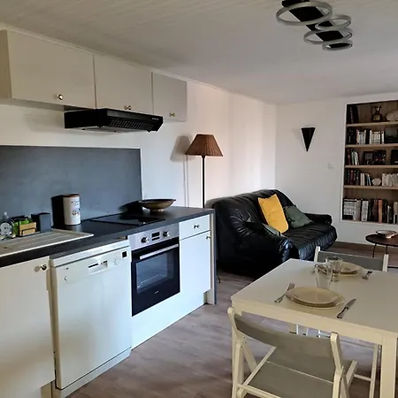 Дом отдыха Au Calme Des Pins Avec Vue *